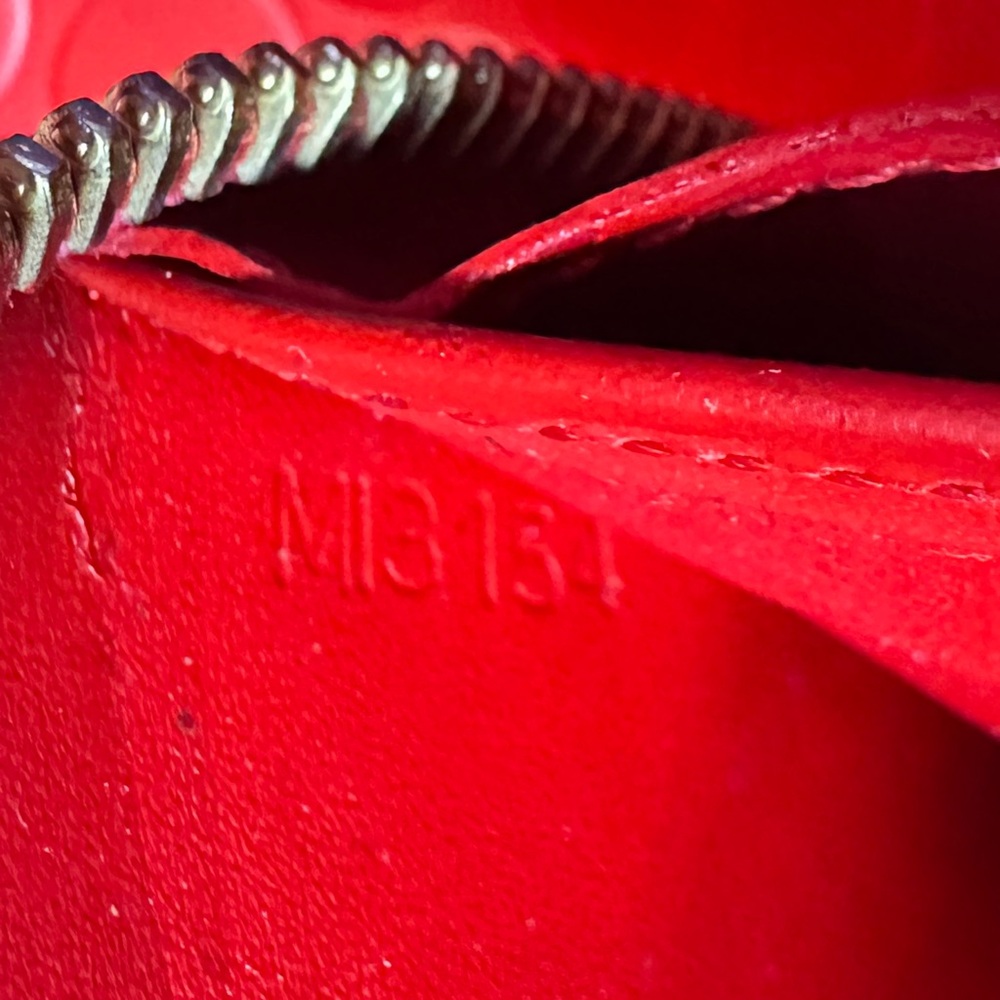 AUTHENTIC Louis Vuitton Vernis Zippy. Color:Red. - Picture 16 of 16